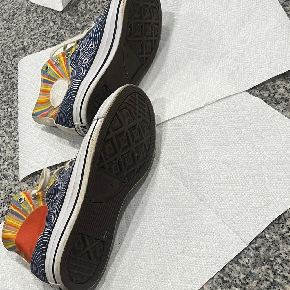 Converse High-Top Sneakers with Blue and White Design - Picture 11 of 12